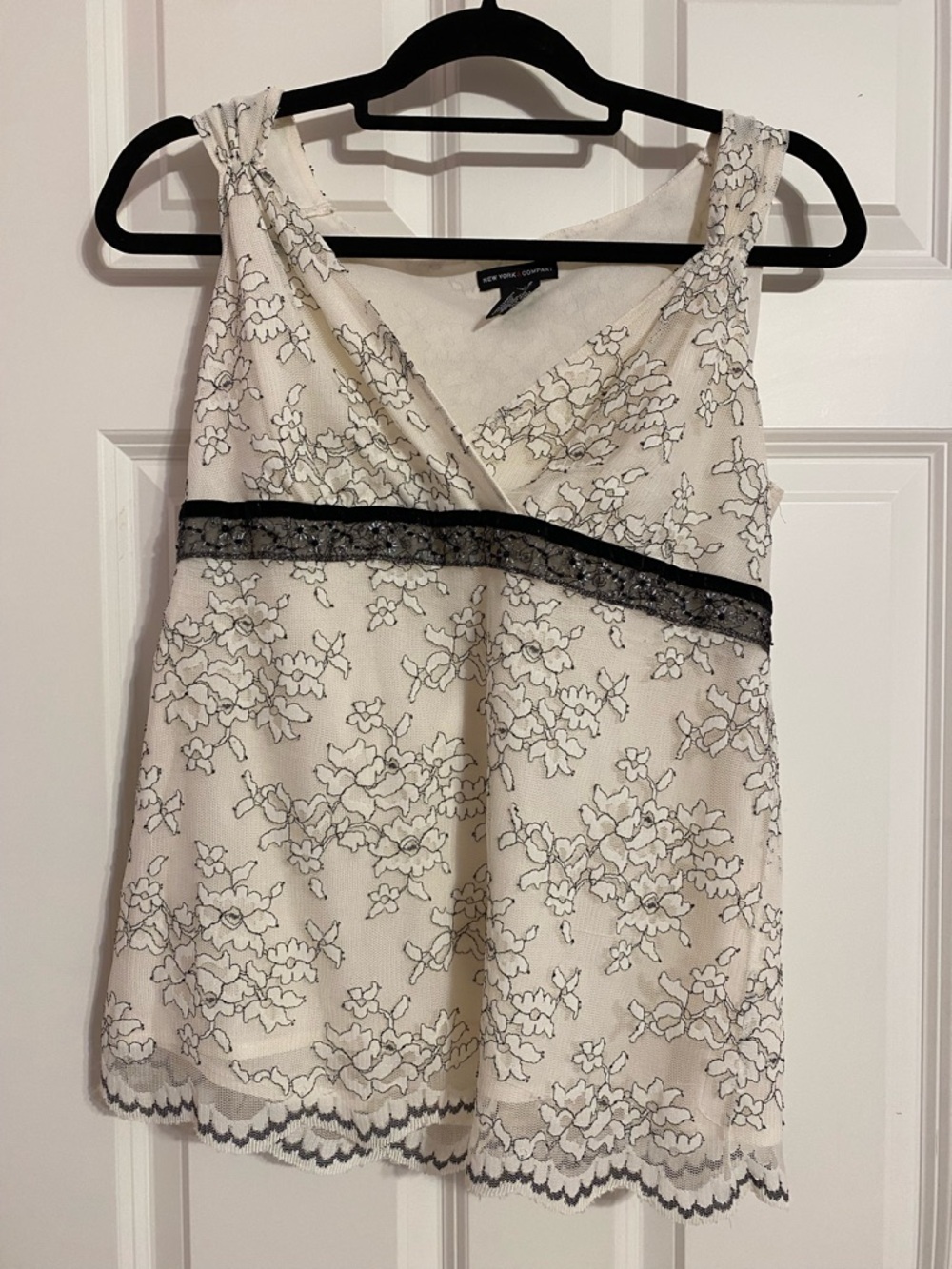 New York & Company ivory lace detail sleeveless blouse tank, size large